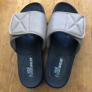 Koi Footwear sandals/slides, size 39